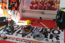 10º BBM celebra Dia do Bombeiro com exposição de equipamentos para comunidade