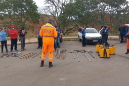Bombeiros treinam brigada florestal de Caratinga