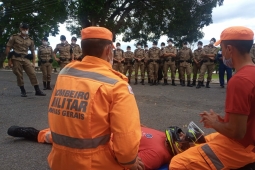 Cadetes da PM recebem instruções de APH na ABM