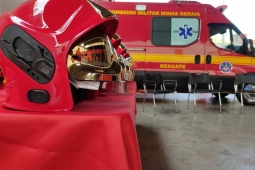 7º BBM recebe novos capacetes de combate a incêndio