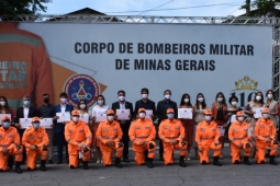 CBMMG presta homenagem à SES por empenho na pandemia