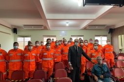 Bombeiros de São João Del Rei recebem viatura nova para atender a população