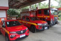 Bombeiros de Muriaé recebem viaturas e equipamentos de emenda