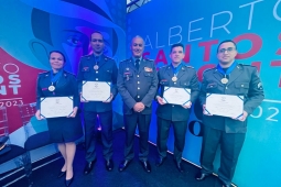 Bombeiros do CBMMG são homenageados com a Medalha Santos Dumont