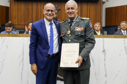 Comandante-geral do CBMMG é homenageado com o Grande Colar de Mérito Legislativo