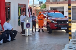 Corpo de Bombeiros de Unaí recebe nova viatura operacional