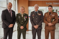 CBMMG é homenageado em solenidade no Dia do Exército