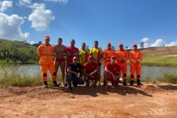 Bombeiros de Barbacena realizam simulado de salvamento aquático