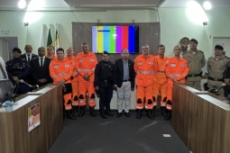 Bombeiros que atuaram no Rio Grande do Sul são homenageados